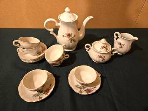 lot 125 image: vintage 6-piece Childs Tea Set