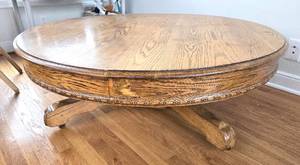 lot 7 image: Vintage Oak round Coffee Table