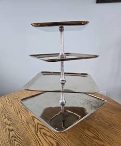 lot 129 image: Silver Appetizer Display Stand for Entertaining