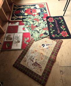 lot 166 image: Holiday Rugs