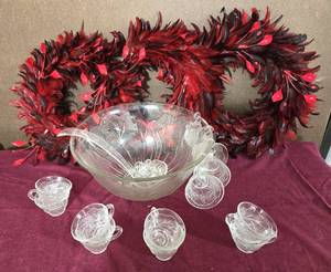 lot 199 image: Punch Bowl Set with Festive Feather Wreaths