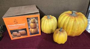 lot 186 image: Cute Stackable Pumpkins