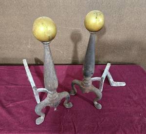 lot 220 image: Brass Ball Topped Fireplace Grate