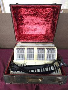 lot 225 image: Sandalli Accordian In Case