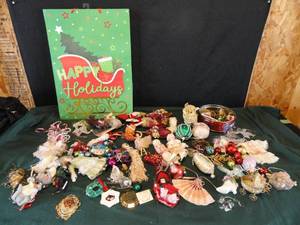 lot 47 image: Christmas Ornament Collection