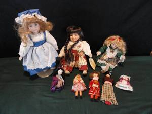 lot 51 image: Vintage Doll Collection