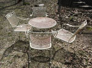 lot 55 image: Rod Iron Rose Pattern Patio Set