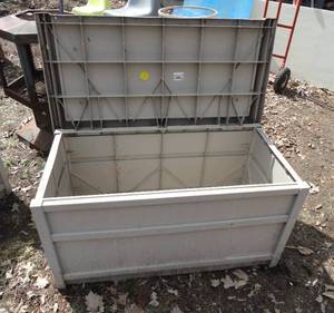 lot 64 image: Suncast Plastic Storage Lawn Box