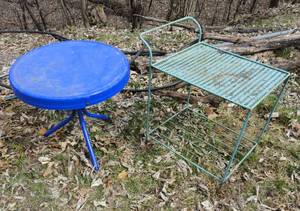 lot 68 image: Vintage Outdoor Table & Cart