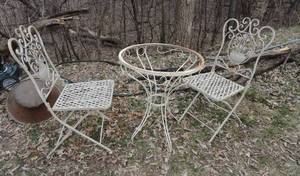 lot 74 image: Patio Set with Folding Metal Patio Chairs & Table