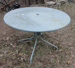 lot 69 image: Big Metal Outdoor Table