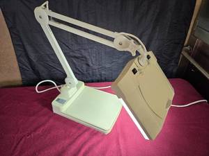 lot 246 image: Adjustible Magnifier Reading Lamp Model 8069