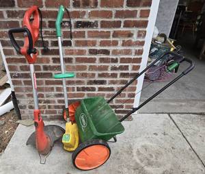 lot 261 image: Working Weed Trimmers & Lawn Fertilizer Spreader