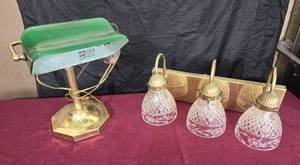 lot 263 image: Brass Plated Indoor Lights & Bankers Desk Lamp