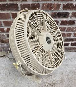 lot 264 image: Wind Machine Galxy Floor Fan