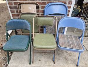 lot 268 image: Group of Folding Chairs