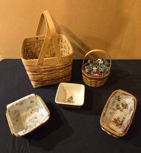 lot 277 image: Spectacular Longaberger Christmas Collection