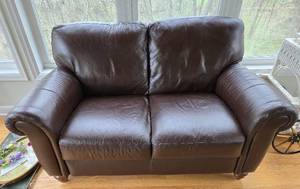 lot 1 image: Brown Leather Italsofa Brand Loveseat