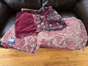 lot 297 image: Table Linens & April Cornell Long Tablerunner