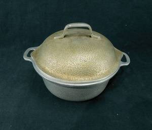 lot 66 image: Vintage Silver-Seal Century Metalcraft Corporation 10 inch Pot with Lid