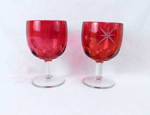 lot 72 image: Vintage Ruby Red Bartlett Collins Etched Starburst and Solid Thumbprint Glasses