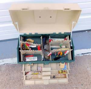 lot 32 image: Vintage Plano 787 4 Drawer Takle Box with Contents