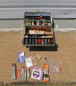 lot 31 image: Vintage Aluminum My Buddy 1416RL Takle Box with Contents