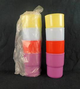 lot 26 image: Lot of 8 Tupperware Stackable Tumblers