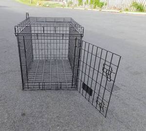 lot 9 image: Midwest Homes For Pets Folding Kennel