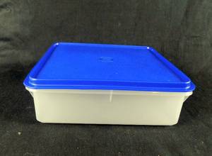 lot 48 image: New Tupperware Snack Container