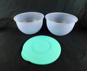 lot 76 image: 2 Tupperware Bowls with ONE Cover