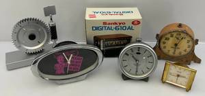 lot 4 image: Misc. Vintage Clocks
