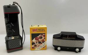 lot 9 image: Misc. Vintage Transistor Radios & More (Work)