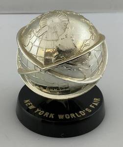 lot 17 image: 1964-1965 NEW YORK WORLDS FAIR Official UNISPHERE Replica Plastic 3 12T