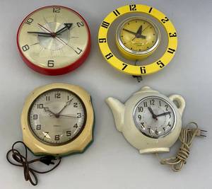 lot 37 image: Misc. Vintage Wall Clocks (WITH CORDS)