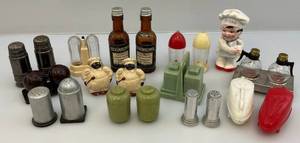lot 54 image: Misc. Vintage Salt & Pepper Shakers