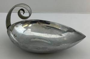 lot 66 image: Art Deco Era Chase RUSSEL WRIGHT DESIGNED Chrome Leaf Shaped NutsCandy Serving Dish