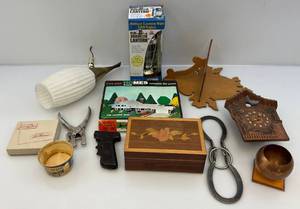 lot 112 image: Misc. Vintage Items Including Life-Like HO Realistic Home & More