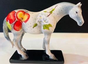 lot 165 image: Ceramic The Trail of Painted Ponies, Appleoosa by Penny Thomas Simpson