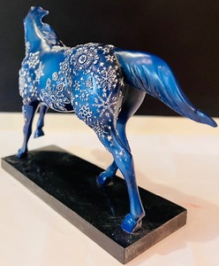 lot 166 image: Ceramic The Trail of Painted Ponies Snowflake by Judith Fudenski