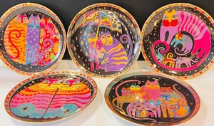 lot 168 image: Vintage Set of 5 Laurel Burch Royal Doulton Fanciful Felines, The Franklin Mint Heirloom Recommendations Collectible Plates