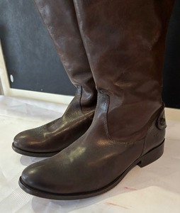 lot 205 image: Frye Boots