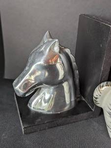 lot 41 image: Horse Bookends and Small Planter
