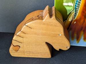lot 59 image: Cute Horse Theme Decor