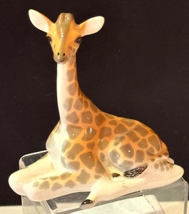 lot 19 image: USSR Lomonosov Hand Painted Russian Giraffe Figurine