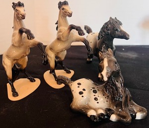 lot 180 image: Vareity of Collecible Horse Figurines in all Sizes