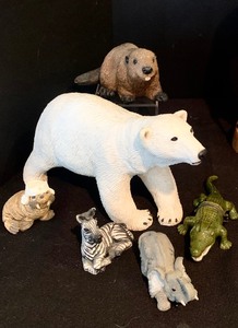 lot 186 image: Wonderful Lot of Porcelain and Wood Animals