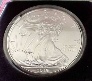 lot 76 image: 2019 U.S. 1 Oz. Silver Eagle