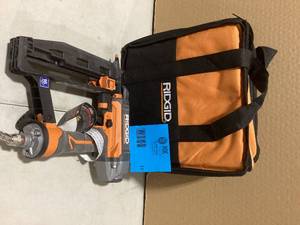 RIDGID Pneumatic 16-Gauge 2-12 in. Straight Finish Nailer with CLEAN DRIVE Technology Customer Returns See Pictures