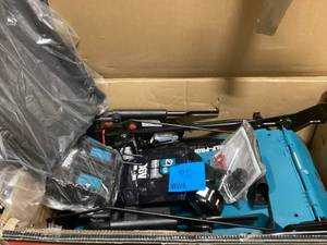 Makita 18V X2 (36V) LXT Lithium-Ion Cordless 21 in. Walk Behind Self-Propelled Lawn Mower Kit w4 Batteries (5.0Ah)    Customer Returns See Pictures